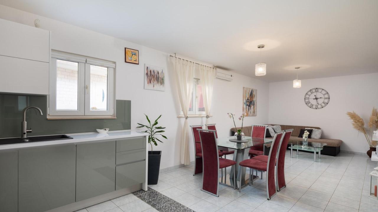 Solaris Holiday Home - Private Pool Stanici Esterno foto