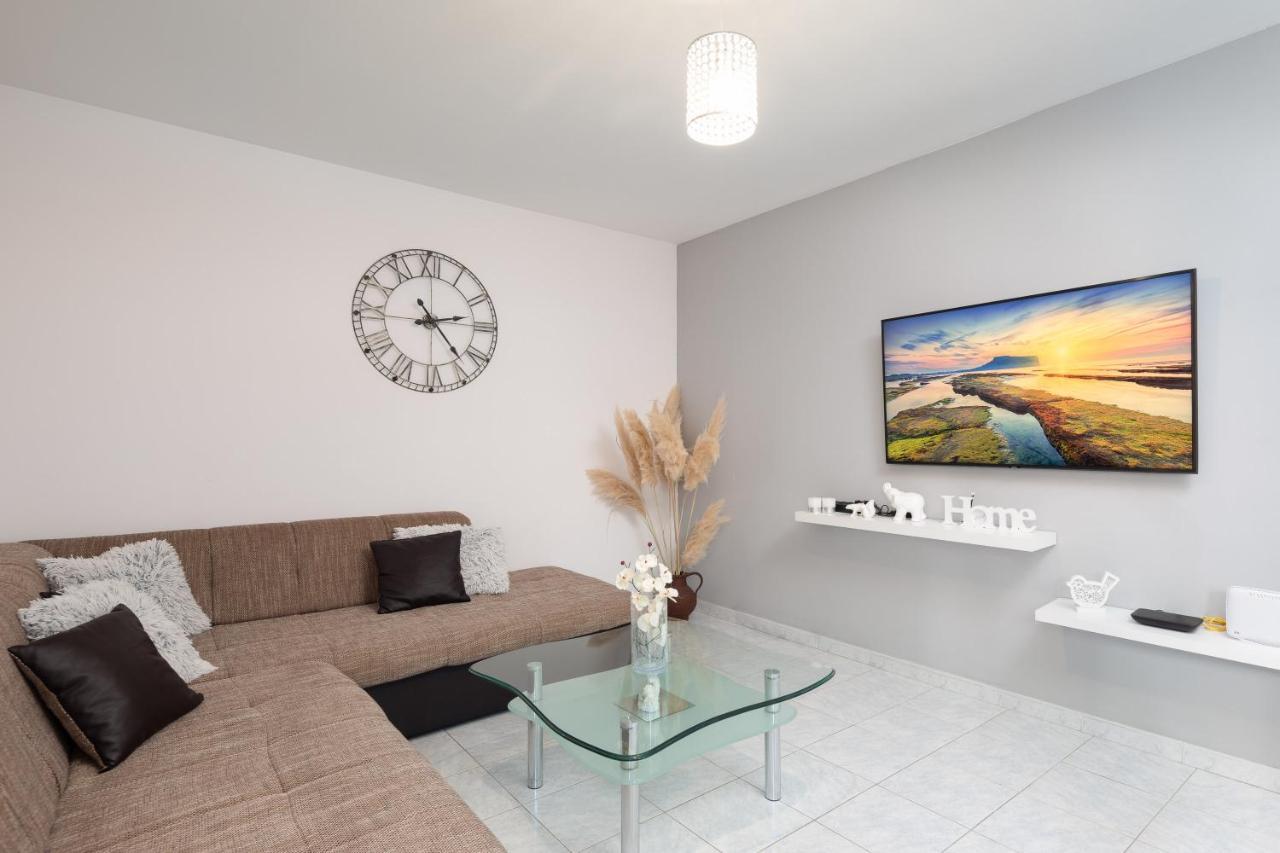 Solaris Holiday Home - Private Pool Stanici Esterno foto